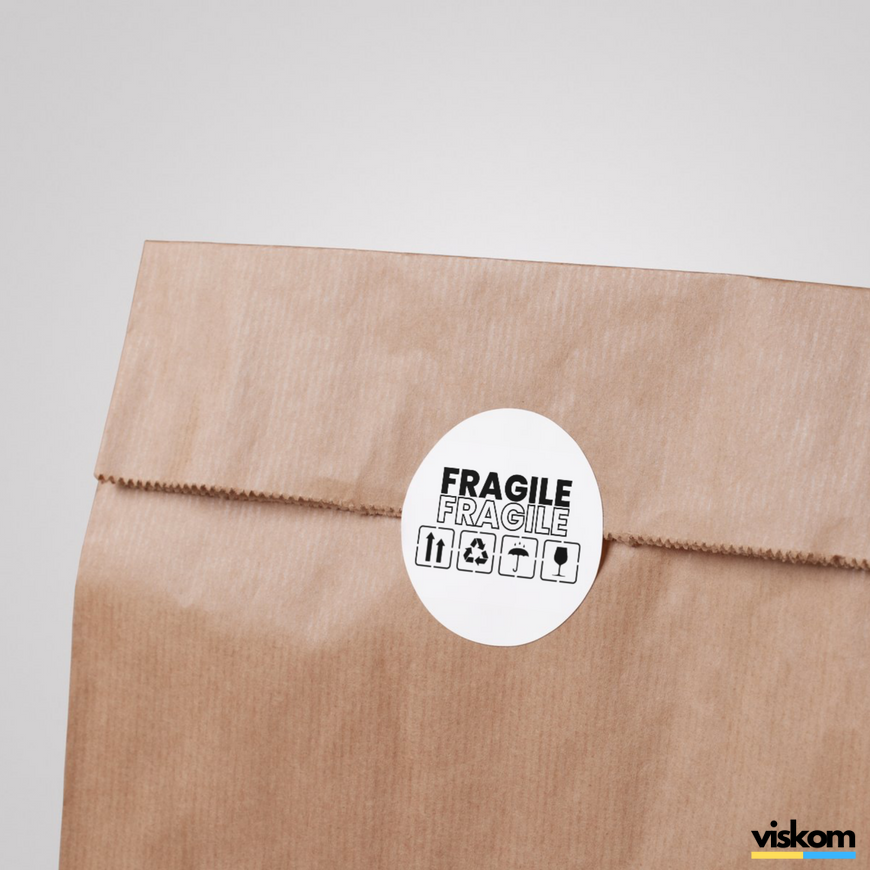 Biała etykieta ⌀50 mm &laquo;Fragile 02&raquo; (250 szt/rolka) samoprzylepna 50whitefragile02 photo