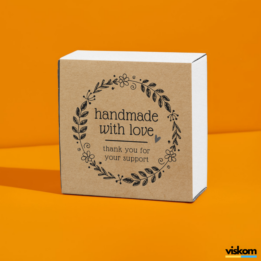 Kraft etiket 100x100 mm &laquo;Handmade 04&raquo; (100 adet/rulo) kendinden yapışkanlı 100100brownhandmade04 photo