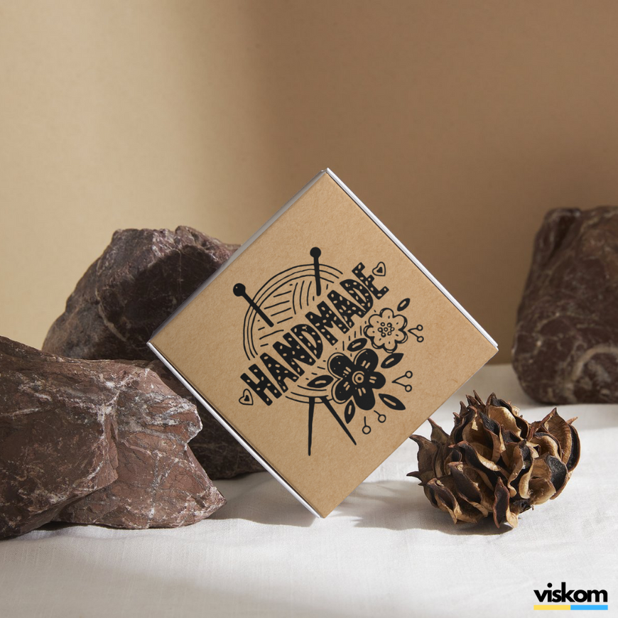 Etykieta Kraft 100x100 mm &laquo;Handmade 10&raquo; (100 szt./rolka) samoprzylepna 100100brownhandmade10 photo