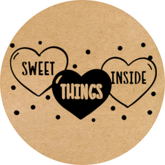 Етикетка крафт ⌀50 мм «Sweet things inside​​» (250 шт/рулон)