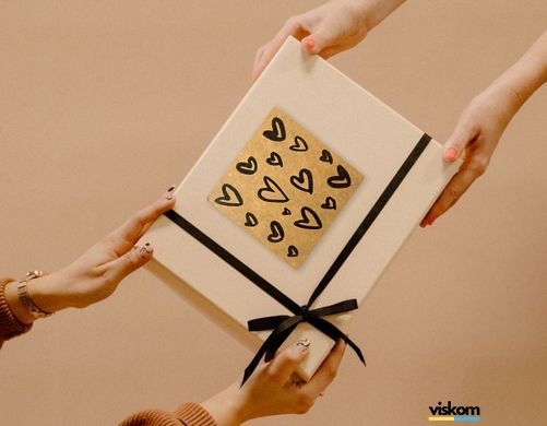 Этикетка крафт 100x100 мм "Love" (100 шт/рулон) с принтом, самоклеящаяся Viskom 100100love фото