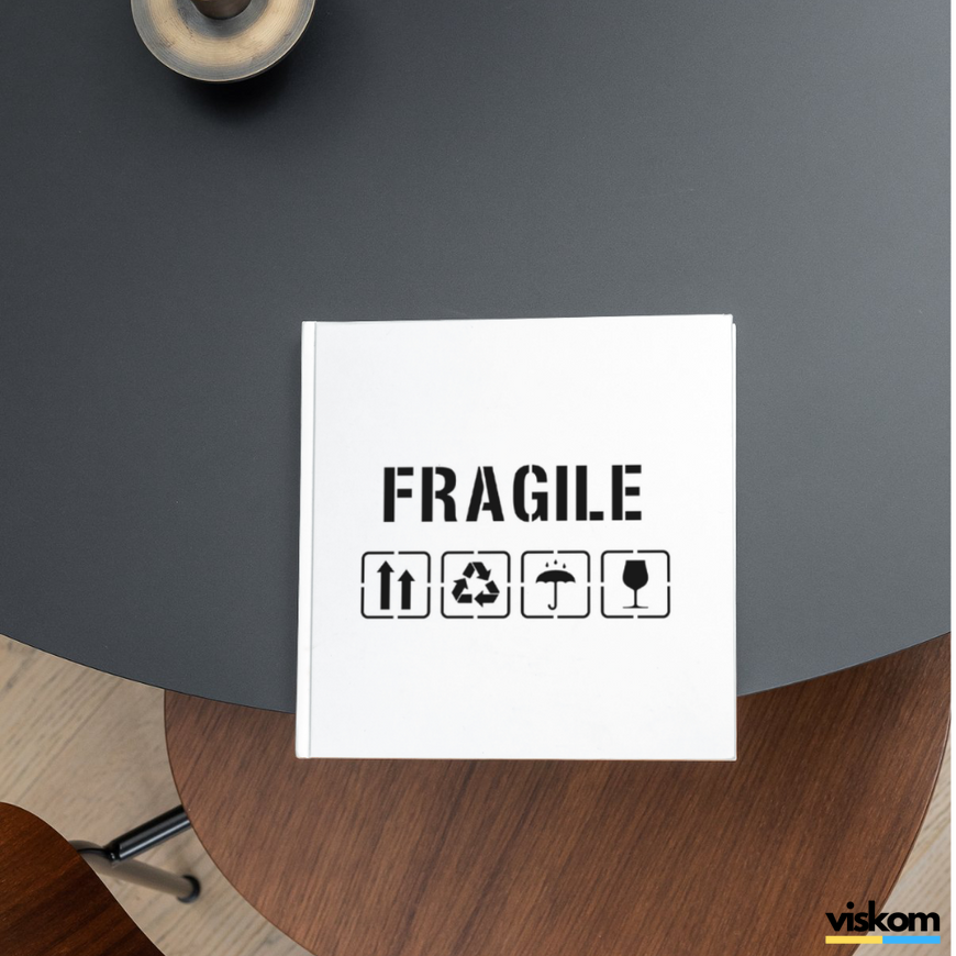 Етикетка біла 100х100 мм &laquo;Fragile 01&raquo; (100 шт/рулон) самоклеюча 100100whiteFragile01 фото