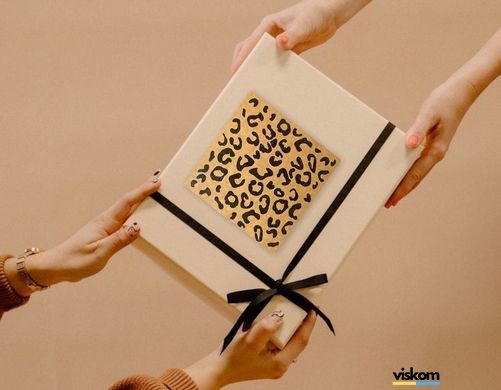 Етикетка крафт 100x100 мм "Cow" (100 шт/рулон) з друком, самоклеюча Viskom 100100cow photo